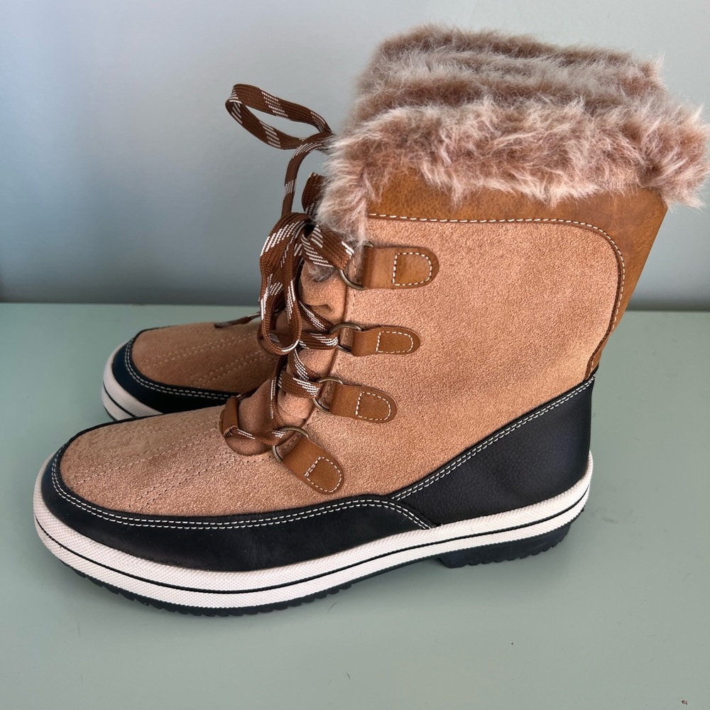 Universal Threads woman’s boots Sz 10 excellent condition.